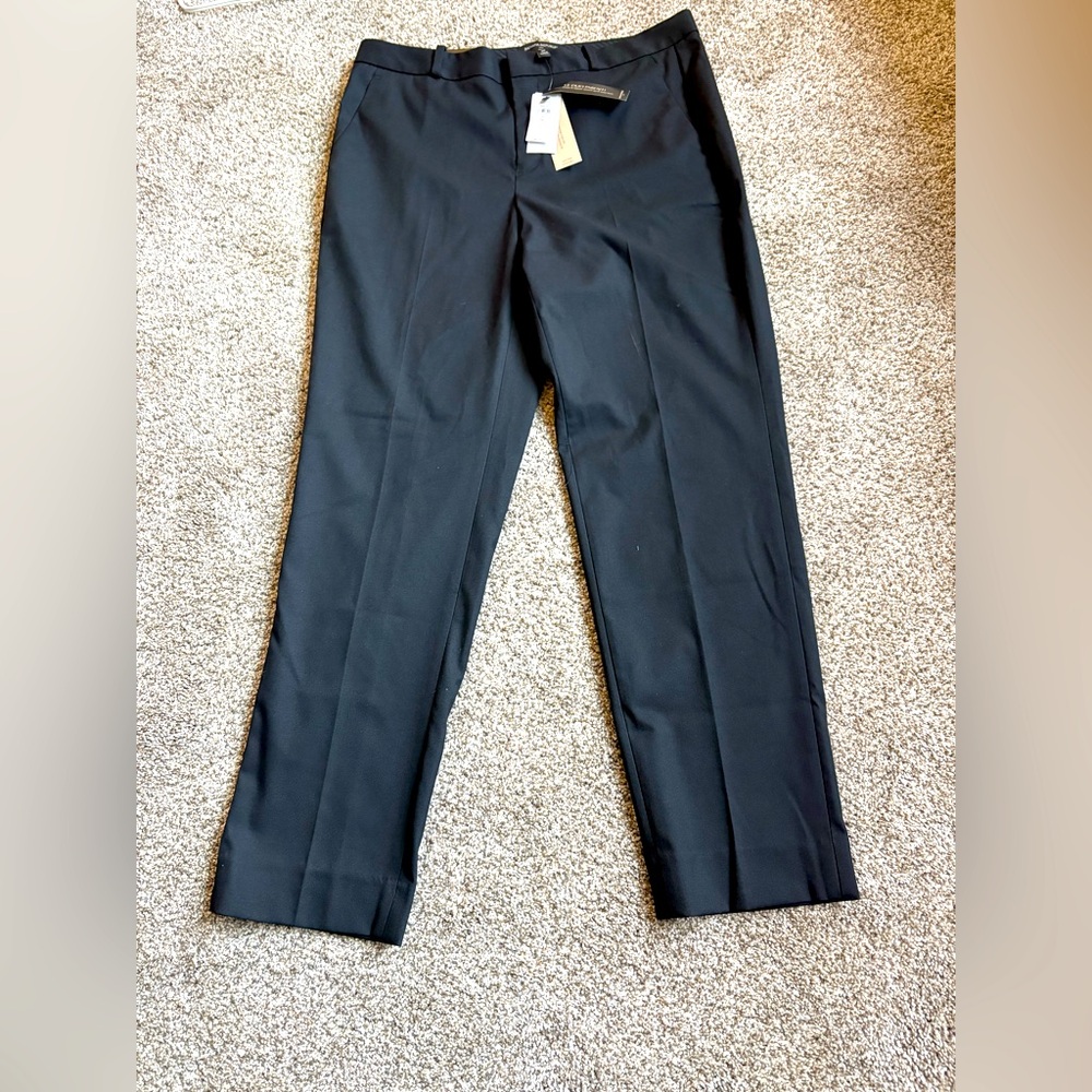 NWT Women’s Black ankle pants.